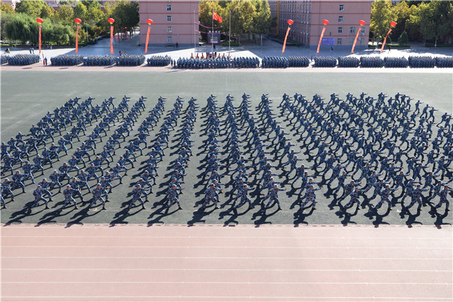 厉兵秣马 扬帆起航米乐官网举行2020级新生军训结营式暨开学典礼