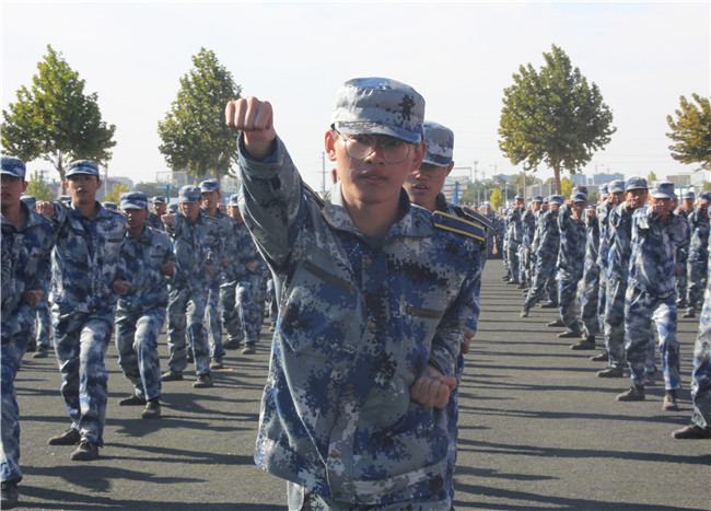 厉兵秣马 扬帆起航米乐官网举行2020级新生军训结营式暨开学典礼