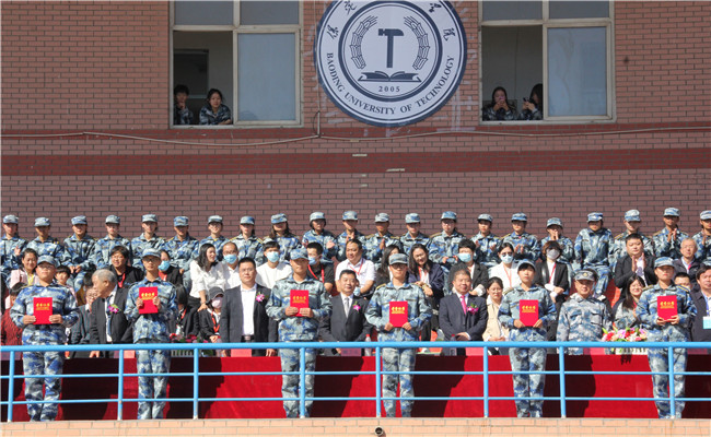 厉兵秣马 扬帆起航米乐官网举行2020级新生军训结营式暨开学典礼