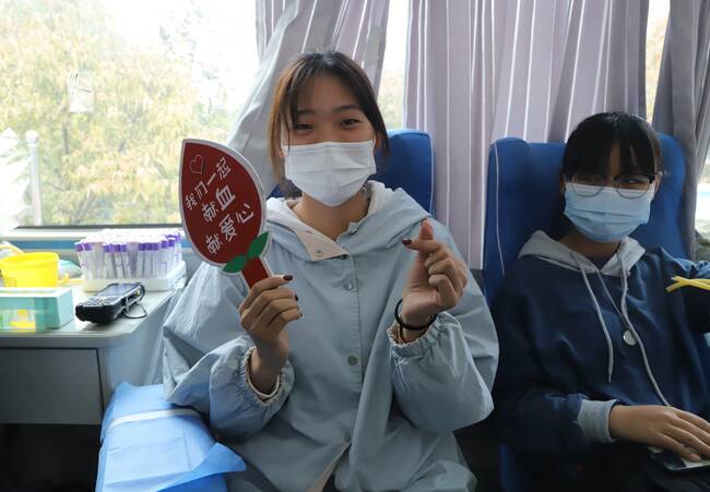 殷色传希望 保理递爱心---米乐官网携手保定市中心血站开展无偿献血活动