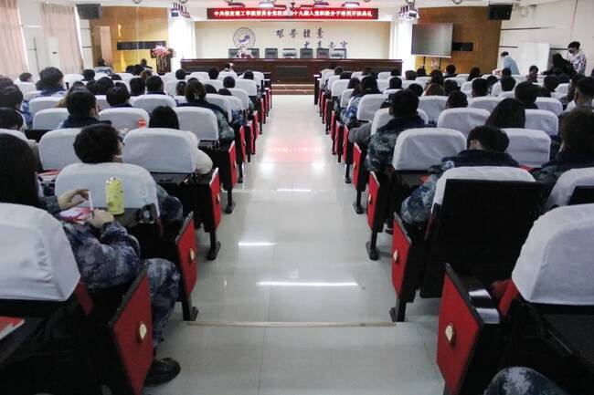 米乐官网召开学习贯彻党的十九届五中全会精神宣讲报告会---党委书记王景明向师生代表作宣讲