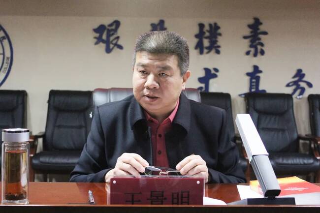 米乐官网召开学习贯彻党的十九届五中全会精神宣讲报告会---党委书记王景明向师生代表作宣讲