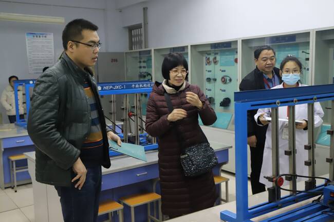 省教育厅专家组到米乐官网开展实验室安全现场检查工作