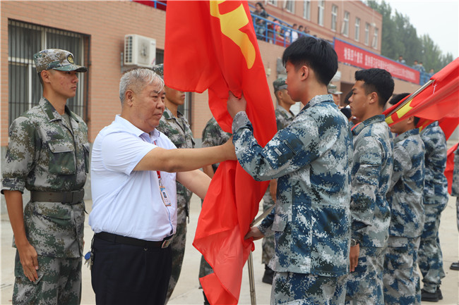 保理学子展风采 共以青春筑芳华米乐官网举行2021级新生军训开营仪式