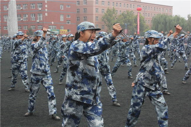 青春无悔  逐梦启航米乐官网举行2021级新生军训结营式暨开学典礼