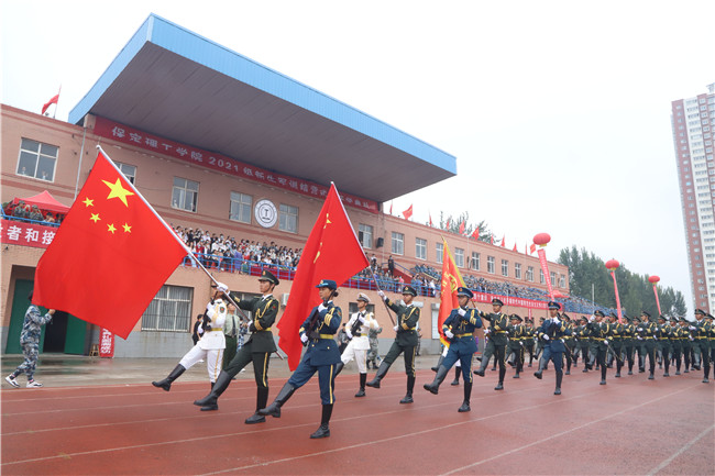 青春无悔  逐梦启航米乐官网举行2021级新生军训结营式暨开学典礼