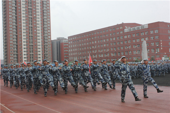 青春无悔  逐梦启航米乐官网举行2021级新生军训结营式暨开学典礼