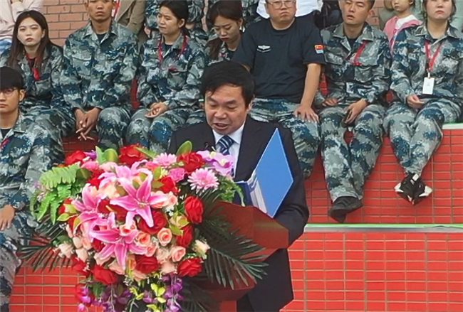 青春无悔  逐梦启航米乐官网举行2021级新生军训结营式暨开学典礼