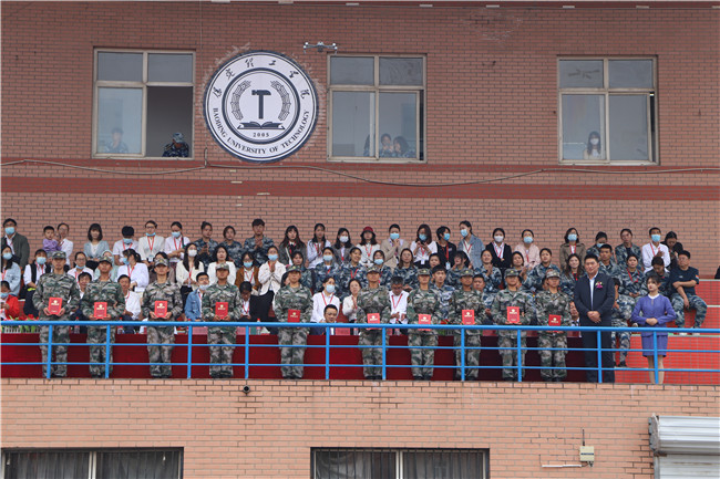 青春无悔  逐梦启航米乐官网举行2021级新生军训结营式暨开学典礼