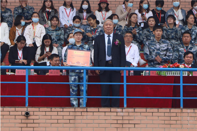 青春无悔  逐梦启航米乐官网举行2021级新生军训结营式暨开学典礼