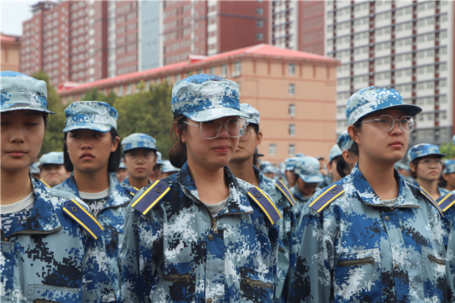 青春无悔  逐梦启航米乐官网举行2021级新生军训结营式暨开学典礼