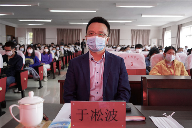 米乐官网组织集中收看纪念辛亥革命110周年大会直播