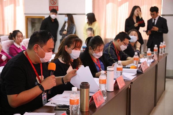 2022年3月26日14点，第十二届全国大学生电子商务“创新、创意及创业”挑战赛米乐mile官方网站校赛决赛在一教211报告厅顺利举行。