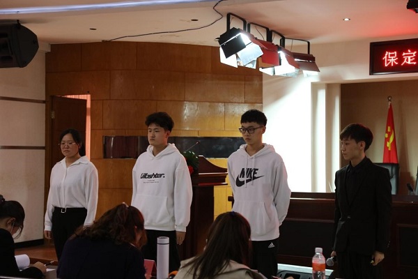 2022年3月26日14点，第十二届全国大学生电子商务“创新、创意及创业”挑战赛米乐mile官方网站校赛决赛在一教211报告厅顺利举行。