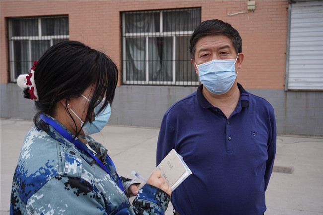 封闭校园文明健康 抗击疫情众志成城 米乐官网组织在校教师学跳广场舞