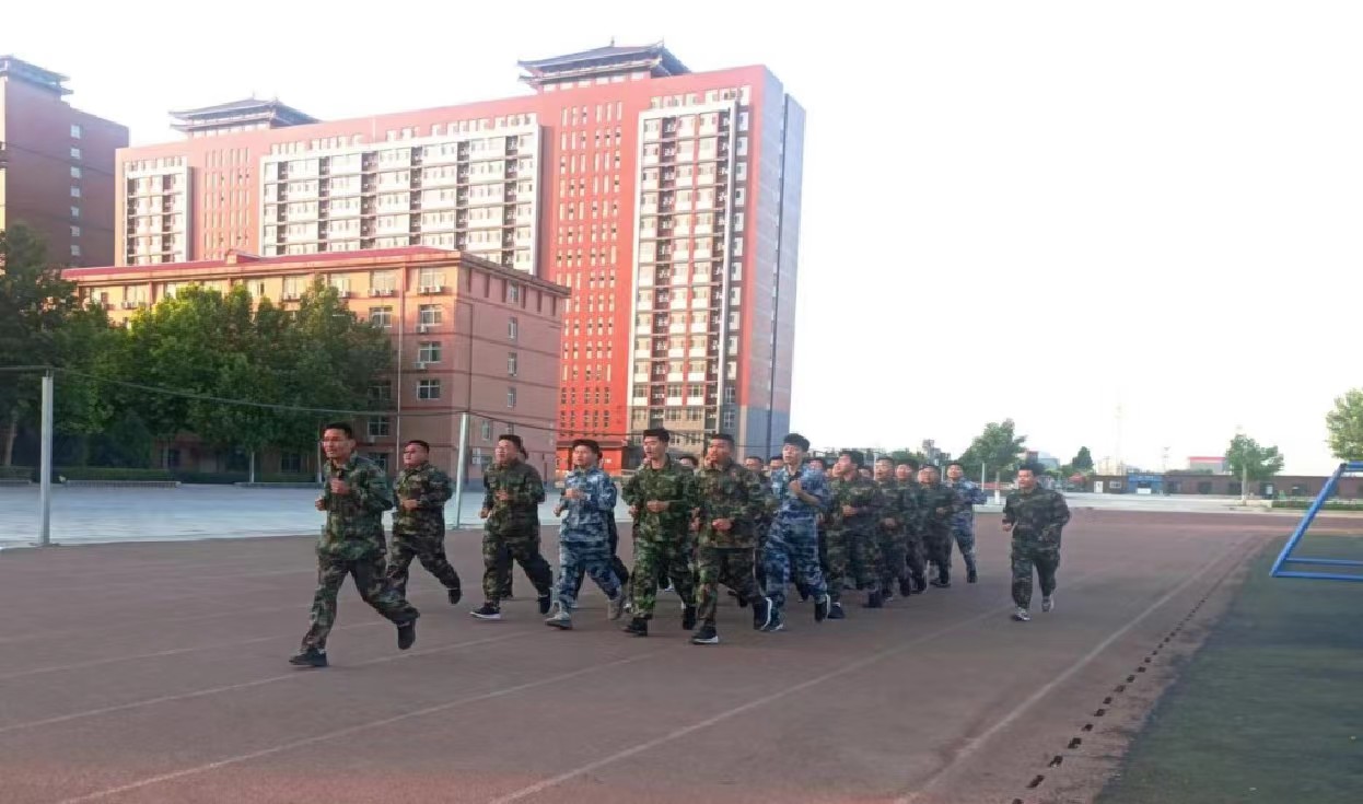 米乐mile官方网站开展“传帮带”式新入职辅导员培训day3