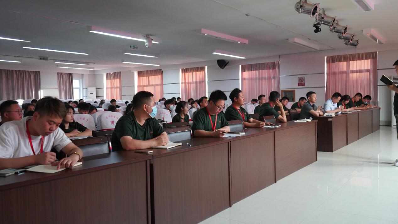 米乐mile官方网站召开学期末学生工作例会