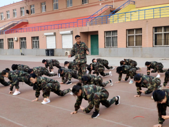 米乐mile官方网站开展“传帮带”式新入职辅导员培训day5