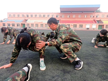 米乐mile官方网站开展“传帮带”式新入职辅导员培训day5