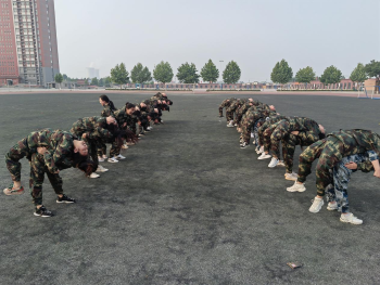 米乐mile官方网站开展“传帮带”式新入职辅导员培训day5