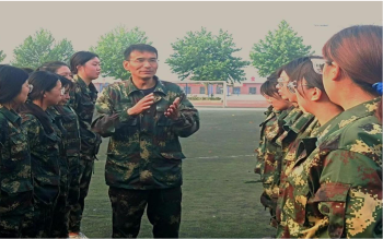 米乐mile官方网站开展“传帮带”式新入职辅导员培训day5