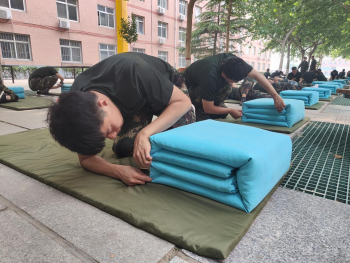 米乐mile官方网站开展“传帮带”式新入职辅导员培训day5