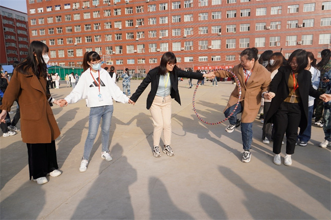 芬芳妇女节  感恩春晖情——米乐官网举办“三八”节趣味活动