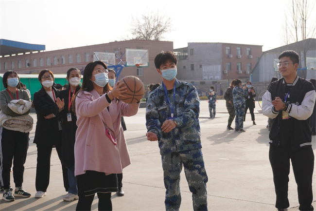 芬芳妇女节  感恩春晖情——米乐官网举办“三八”节趣味活动