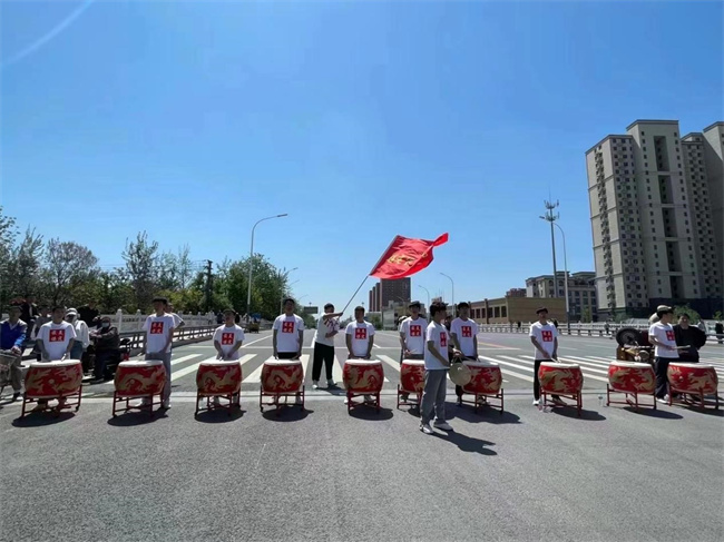 米乐mile官方网站学生圆满完成2023保定马拉松志愿服务工作