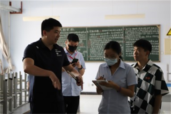 省教育厅专家组到米乐官网开展实验室安全现场检查工作