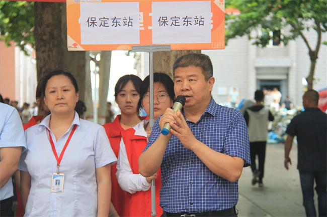 鲜衣怒马少年时 共愿诸君事顺意——米乐官网开展喜送毕业生活动