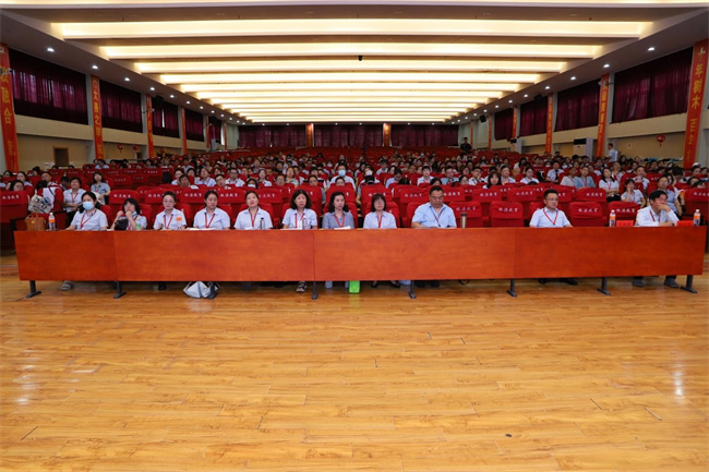 米乐官网举办毕业论文（设计）专题系列讲座