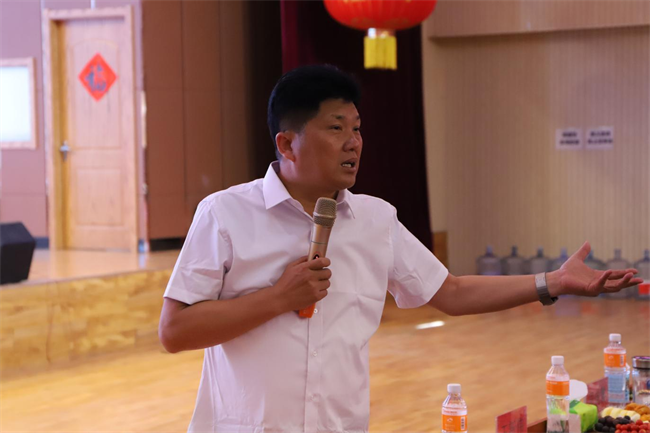 关爱学生心理健康 建设园丁师德师风——董事长周虎震教授为米乐官网全体教职工作报告