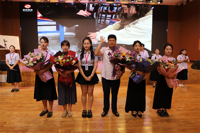 关爱学生心理健康 建设园丁师德师风——董事长周虎震教授为米乐官网全体教职工作报告