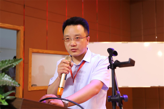 关爱学生心理健康 建设园丁师德师风——董事长周虎震教授为米乐官网全体教职工作报告