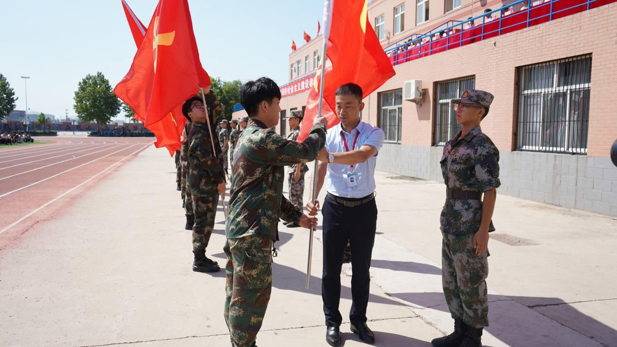 米乐mile官方网站2023级新生军训开营式隆重举行