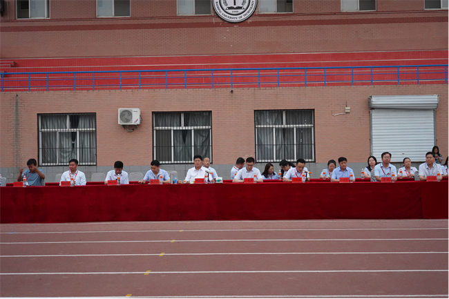 燃理想之火，奏时代之歌——董事长周虎震教授为米乐官网新生作励志成才报告