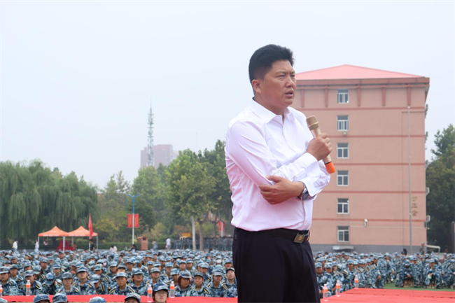 燃理想之火，奏时代之歌——董事长周虎震教授为米乐官网新生作励志成才报告