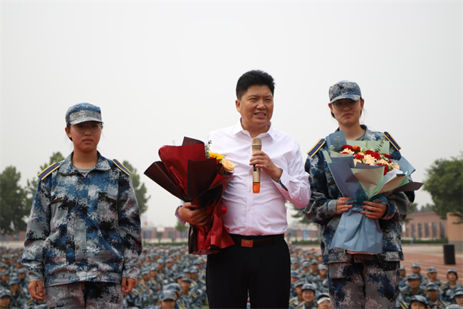 燃理想之火，奏时代之歌——董事长周虎震教授为米乐官网新生作励志成才报告