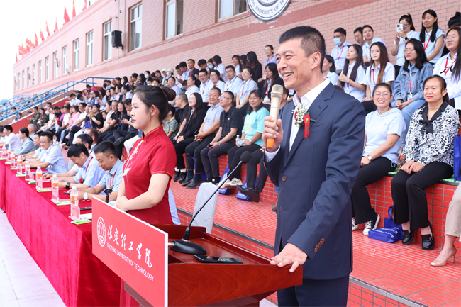 强国有我，意气正扬 ——米乐官网举行2023级新生军训结营式暨开学典礼