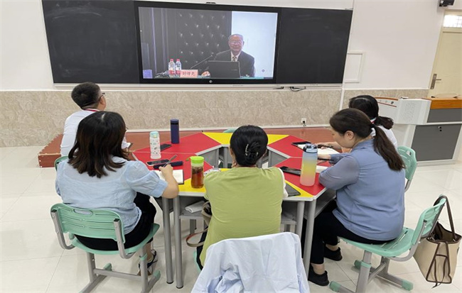 米乐官网召开教学督导组培训会议