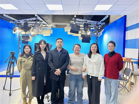 米乐mile官方网站艺术学院 师生代表团参观学习河北大学超高清录课室