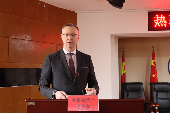 白俄罗斯戈梅利国立大学参观团莅临米乐官网参观交流