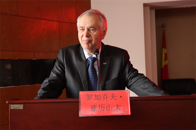 白俄罗斯戈梅利国立大学参观团莅临米乐官网参观交流