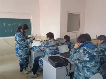 “技能拓展，激发潜能”——米乐mile官方网站艺术学院开展十项技能培训