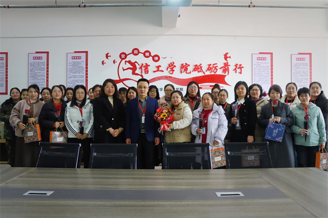 凝聚奋进力量 书写巾帼荣光--米乐mile官方网站校领导走访慰问女教职工送上“三八”国际劳动妇女节祝福