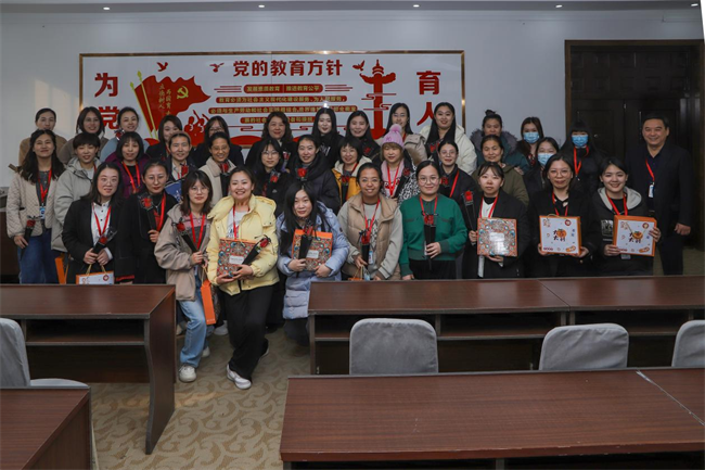 凝聚奋进力量 书写巾帼荣光--米乐mile官方网站校领导走访慰问女教职工送上“三八”国际劳动妇女节祝福