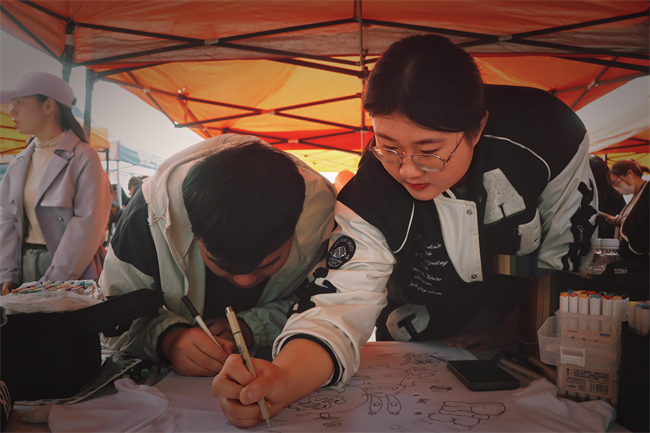 “手绘青春，防核有我；你我共同努力，终结结核流行”—莲池区疾控中心联合米乐mile官方网站开展肺结核防治宣传活动