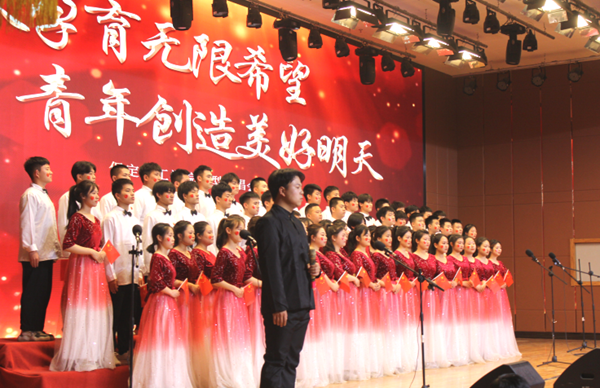 米乐mile官方网站||管理学院||米乐官网举办“青春孕育无限希望，青年创造美好明天”大型合唱会