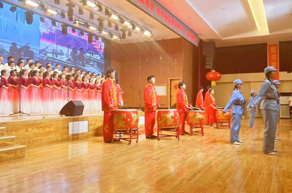米乐mile官方网站||管理学院||米乐官网举办“青春孕育无限希望，青年创造美好明天”大型合唱会